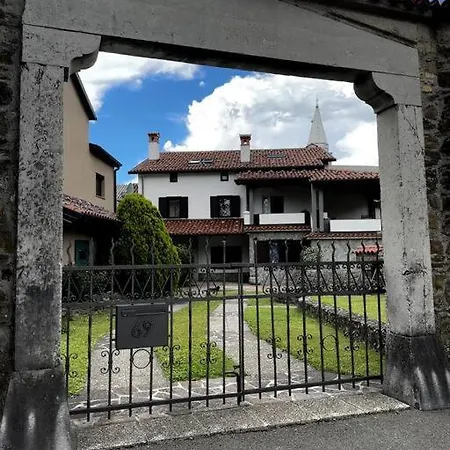 žerjal Hébergement de vacances Podnanos